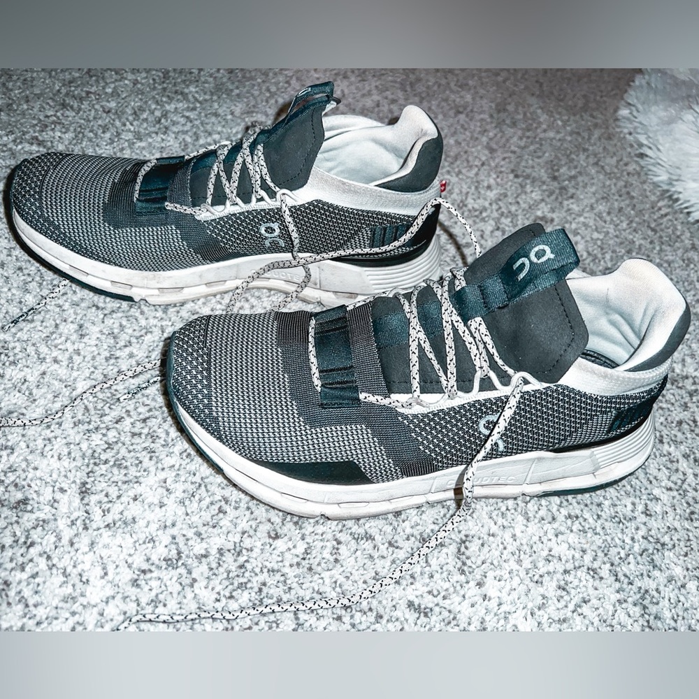 OnCloud CloudNova Women’s Black and White